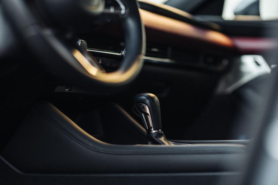 Детали интерьера Mazda3 Skyactiv-G AWD Hatchback (BP) 2019 года  (NA) (фото 7 из 16)